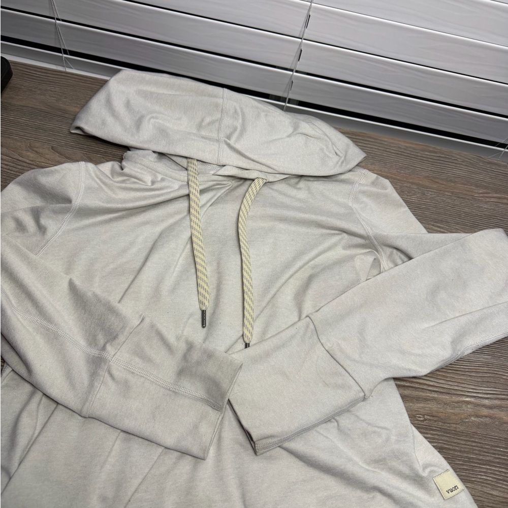 Vuori Women’s Light Gray Hoodie Sweater